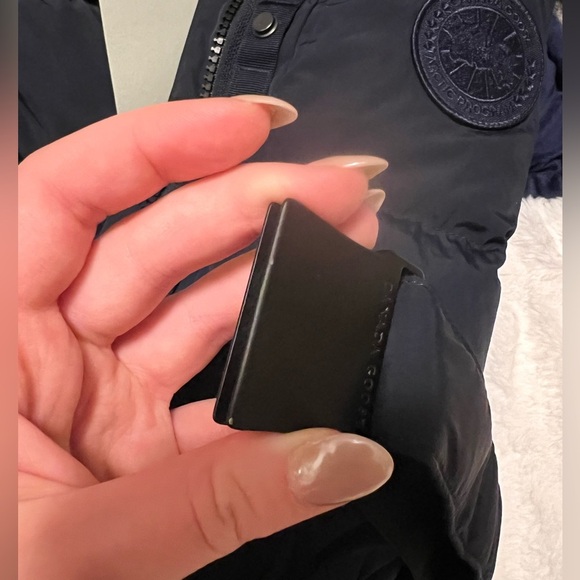 Canada Goose Navy Puffer Vest - Picture 9 of 14
